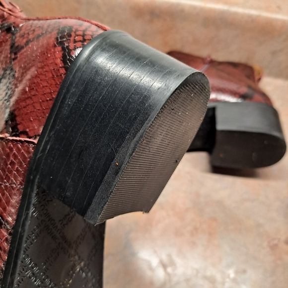 Vionic Leather Ankle Boots Clara Boa Women’s 9.5 Wine Booties Red Snakeskin - Picture 7 of 12